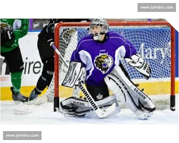 张昱杰护腿板暗藏全家福密码 训练预演助其中超关键破门